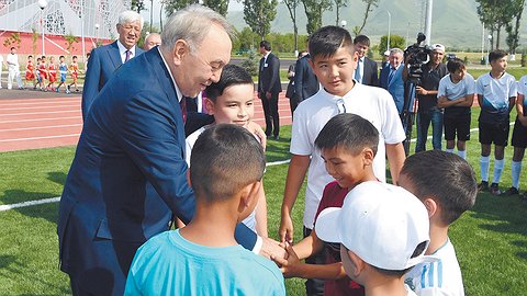 НАЗАРБАЕВ НАХОДИТСЯ ВЕЗДЕ